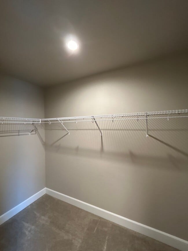 Building Photo - Beautiful 3 Bedroom / 2 Bathroom Home in S...