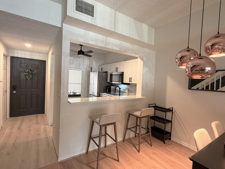 Building Photo - 1018 Woodshire Ln