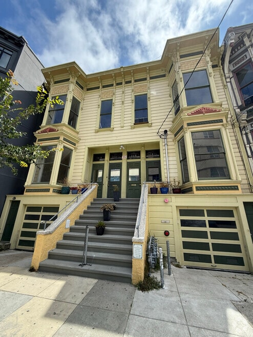 Building Photo - 113 Bartlett St