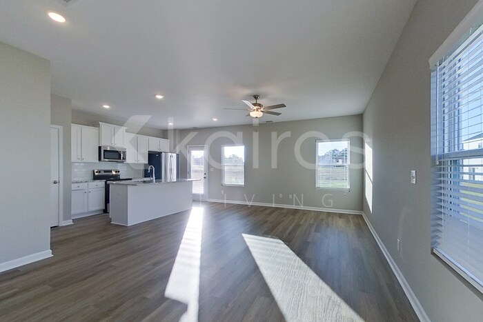 Building Photo - 844 Silent Barge Cv