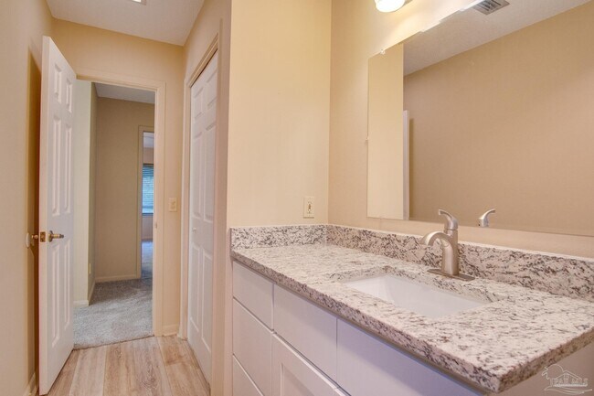 Building Photo - 18 Hillbrook Way