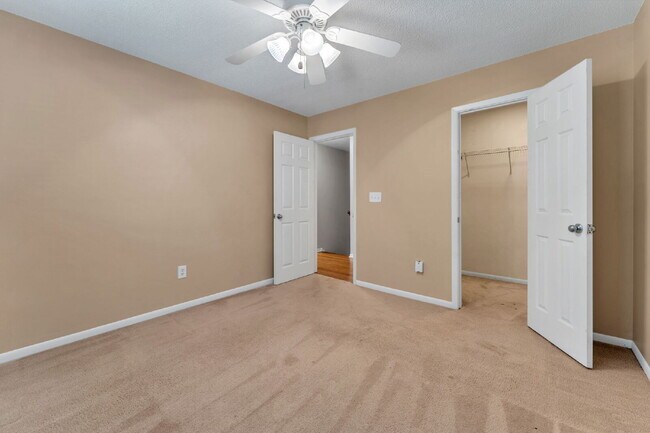 Building Photo - Beautiful 3 Bedroom 2.5 Bathroom Condo in Prime Taylors Location $1,625/mo rent