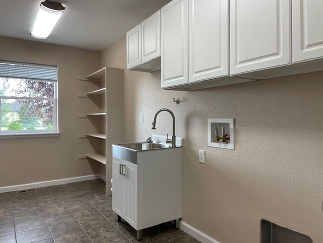Building Photo - 6960 Whistler Dr