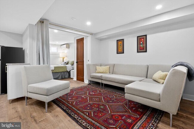 Building Photo - 32 Farragut Pl NW