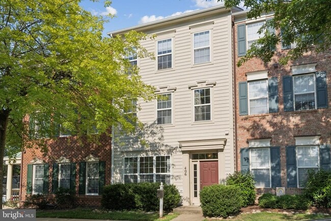 Primary Photo - 406 Chestnut Hill St