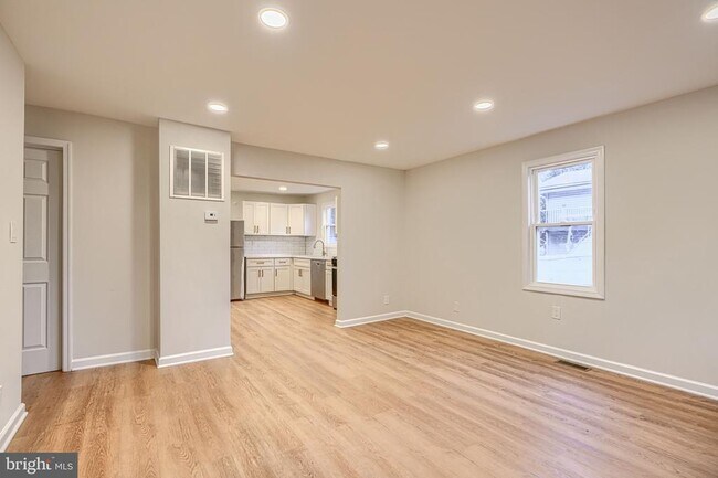 Building Photo - 528 Potomac Ave