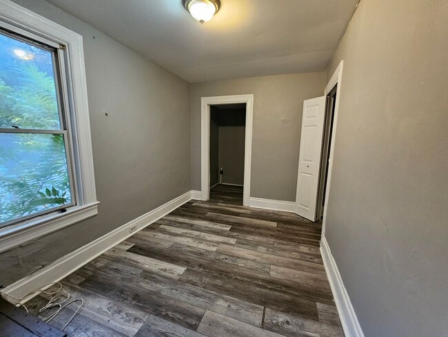 Building Photo - 3 bed 1 bath House for rent in Crafton!