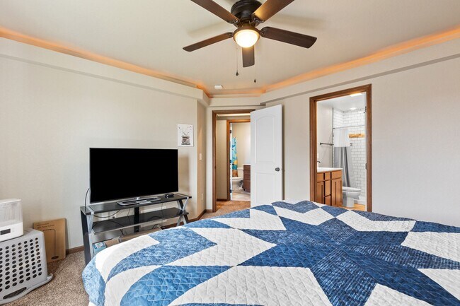 Building Photo - 4 BED | 3 BATH | DOUBLE GARAGE | RAPID VALLEY