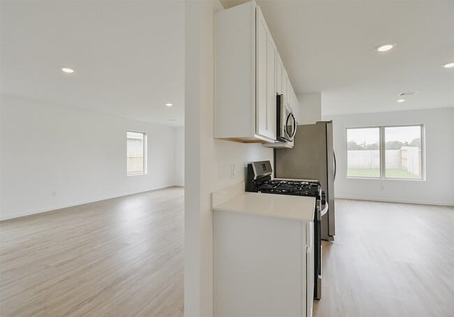 Building Photo - 18546 Cepagatti Dr