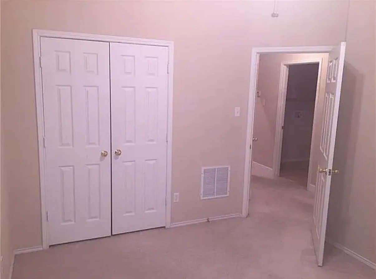 Building Photo - 2525 Persimmon Dr