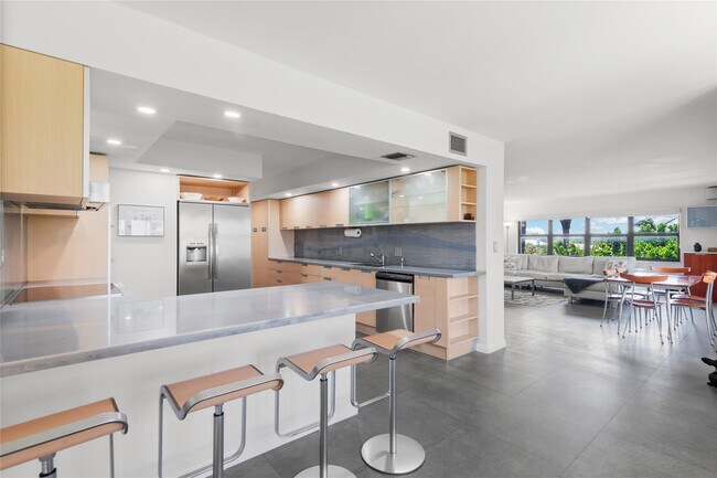 Building Photo - 4900 N Ocean Blvd