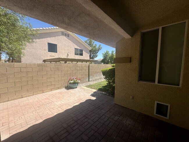 Building Photo - 9256 Blue Flax Pl