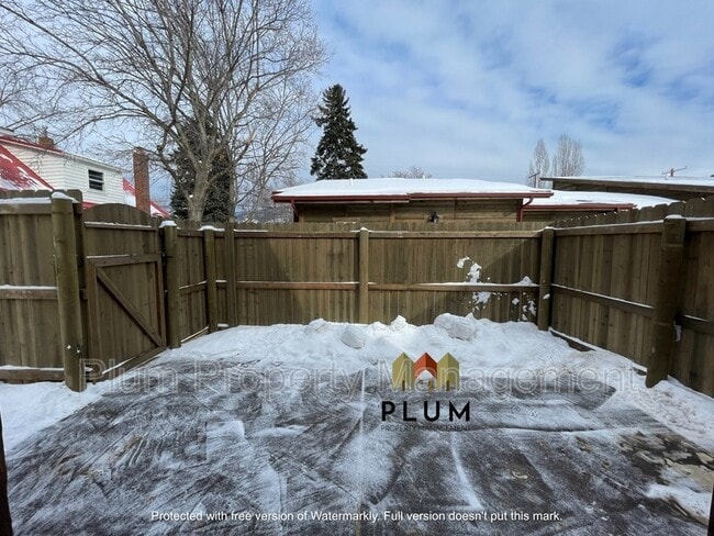 Building Photo - 213 Sommers St