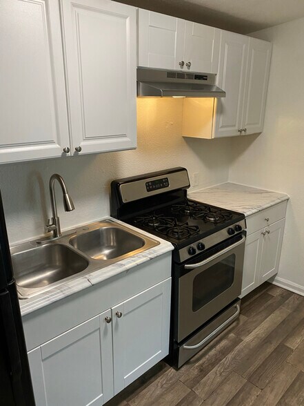 Building Photo - 5415 Buena Vista St