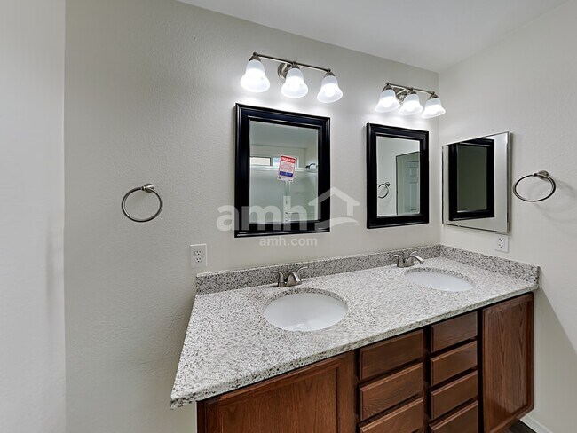 Building Photo - 3631 E Foxtrotter Rd