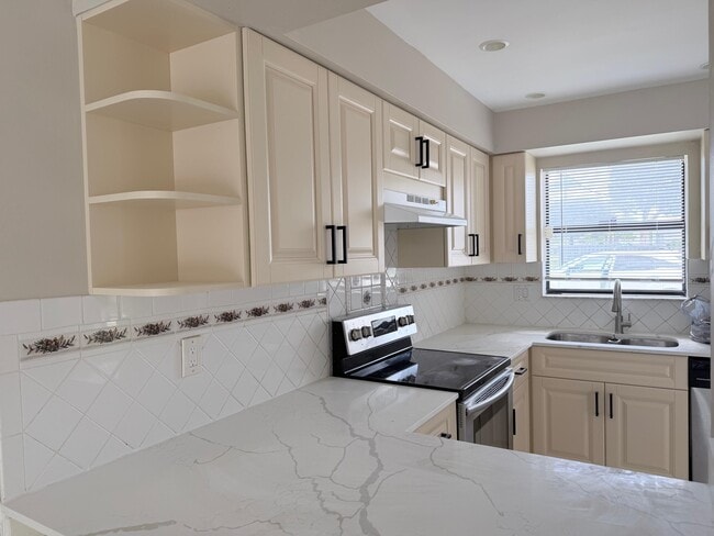 Building Photo - 101 Shoreview Dr