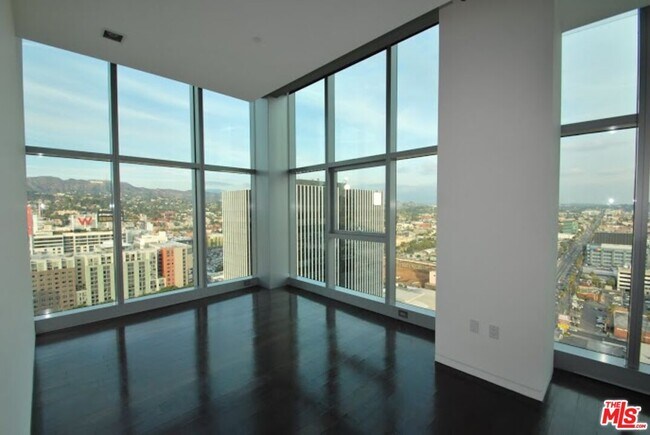 Building Photo - 1480 Vine St