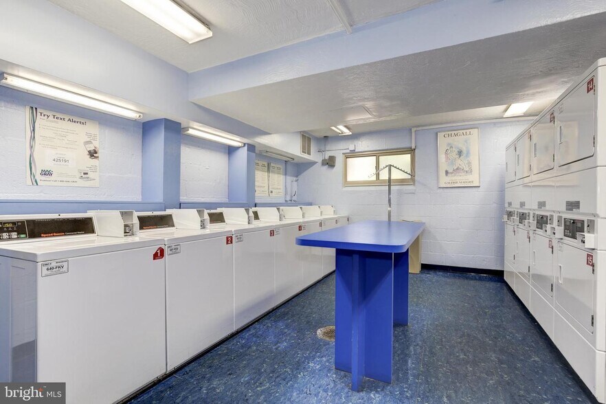 Building Photo - 3900 Tunlaw Rd NW