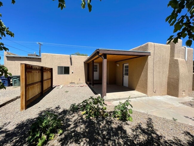 Building Photo - 1704 2nd St