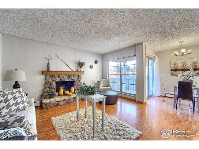 Living area - 3035 Oneal Pkwy