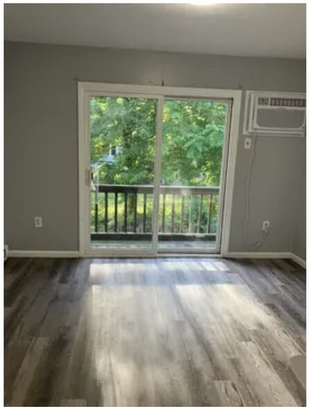 Living room with sliding doors to balcony - 23 Shirley St