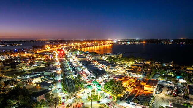 Building Photo - 41 SW Seminole St