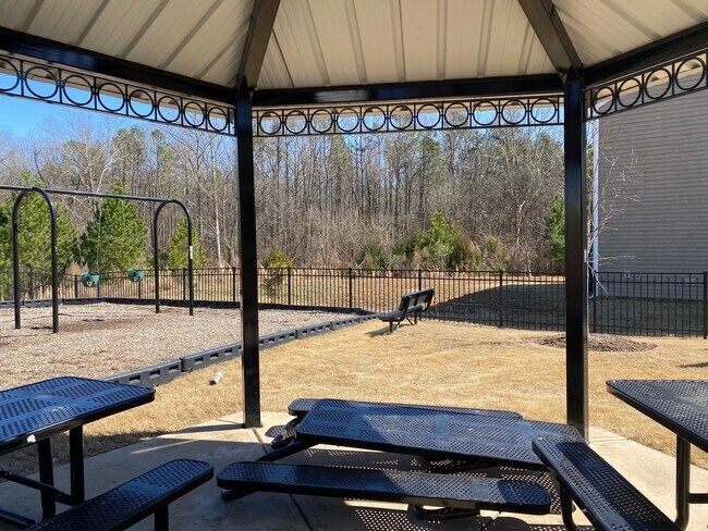 Gazebo - 2022 Talbert Ct