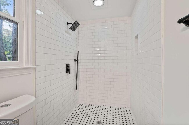 Building Photo - 2735 Defoors Ferry Rd NW