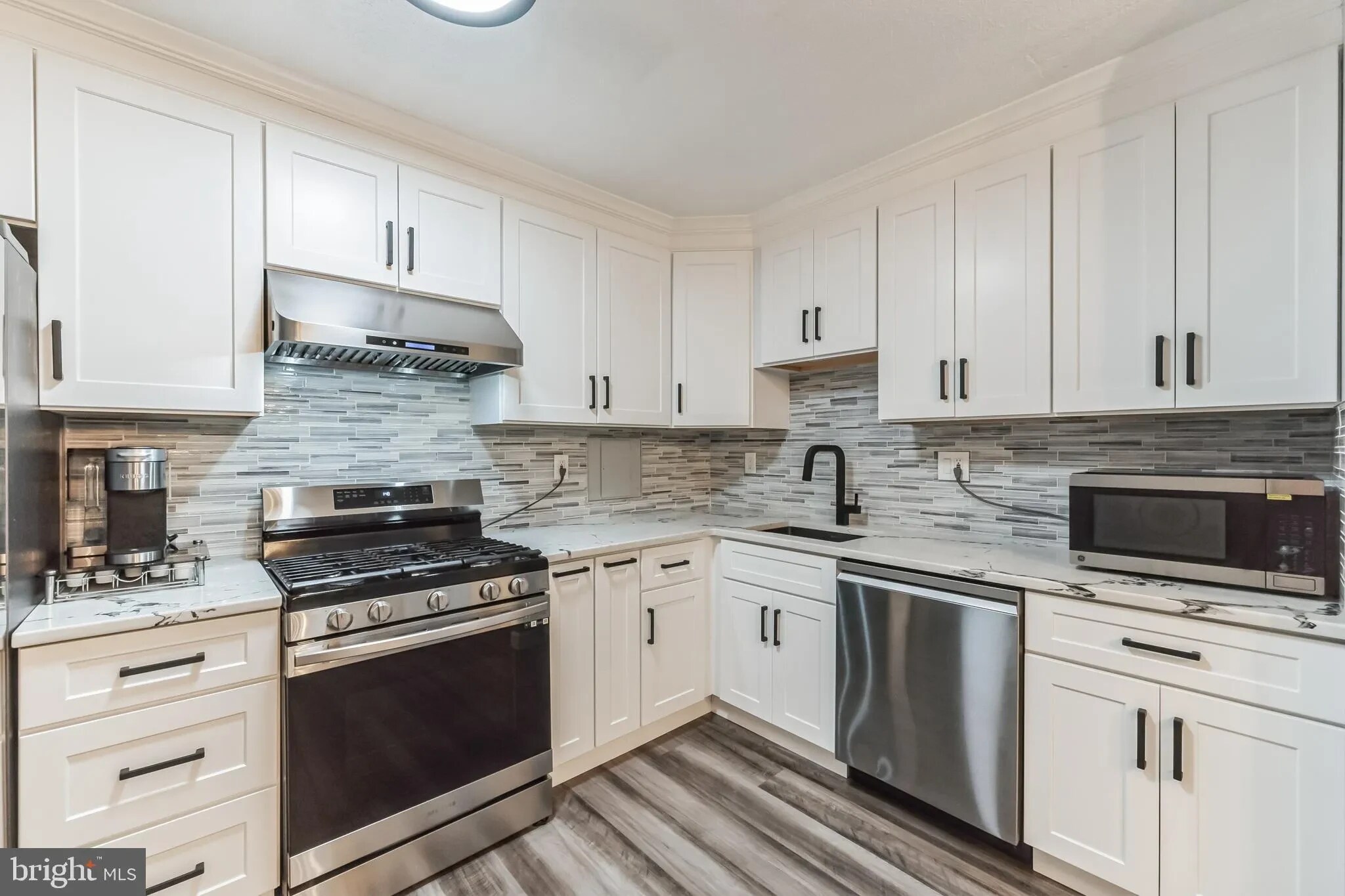 Kitchen2 - 1300 Army Navy Dr