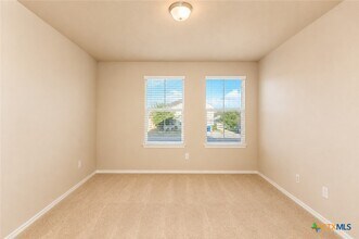 Building Photo - 2103 Ryan Dr