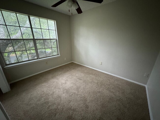 Building Photo - 4204 Everest Ln