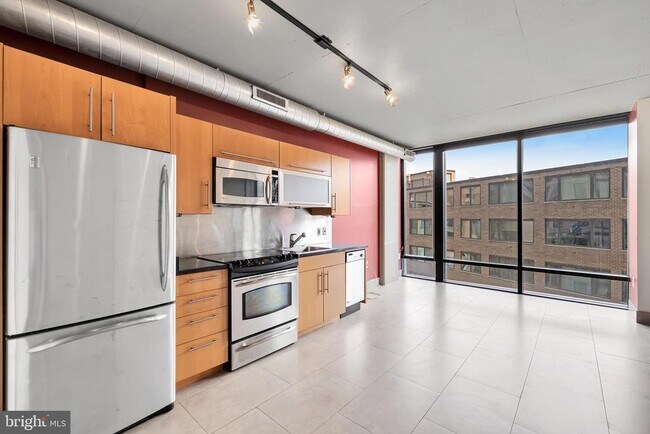 Building Photo - 1133 14th St NW