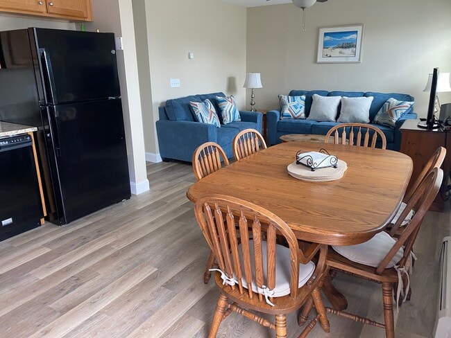 Open Kitchen / Dining and Living Area - 4 Chase St