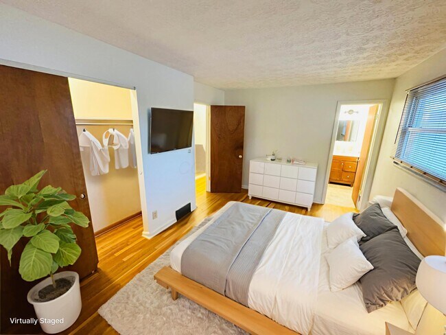 Building Photo - 1016 Lambeth Dr