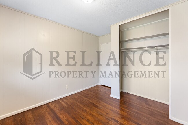 Building Photo - 7429 W Frazier Ln