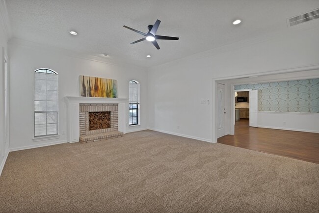 Building Photo - 4219 Oak Springs Dr