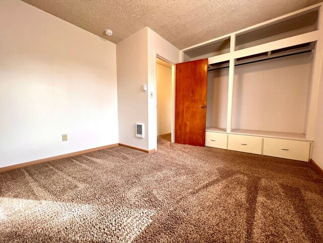 Building Photo - c1522