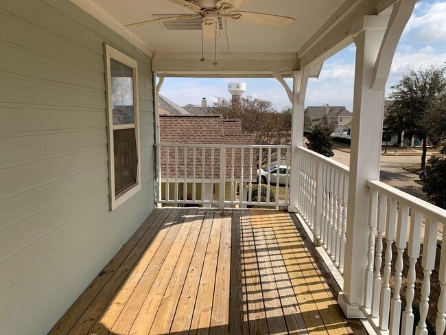 Building Photo - This beautiful home has 4 bedrooms, 2.1 baths and is perfect for an active family. There are thre...