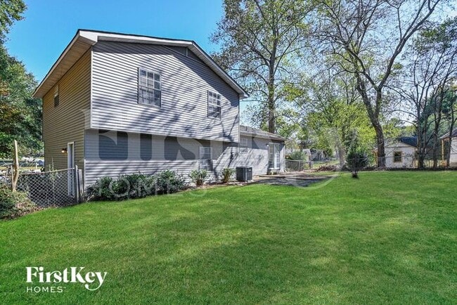 Building Photo - 3746 Lavilla Dr