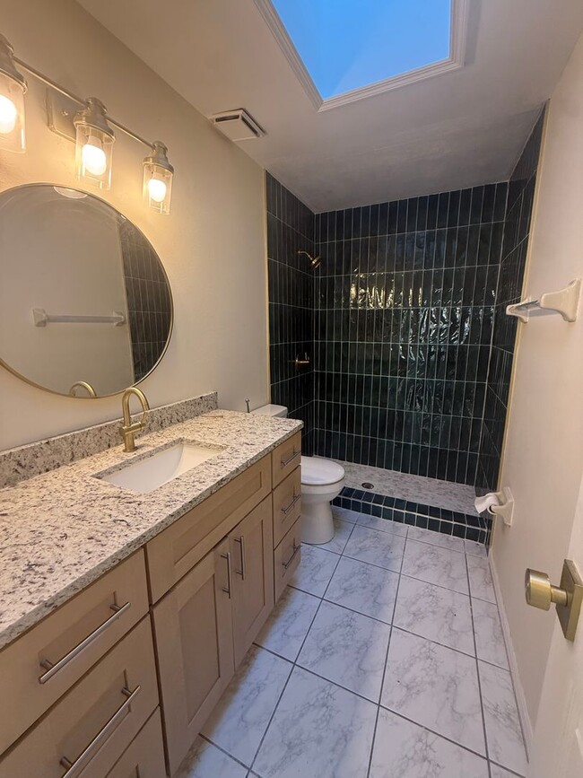Building Photo - 8102 Ibiza Ct S