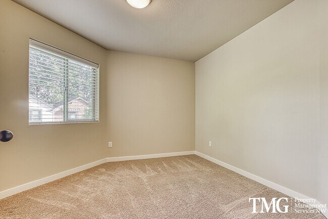 Building Photo - Contemporary 3 Bed 2.5 Bath Style Home in ...