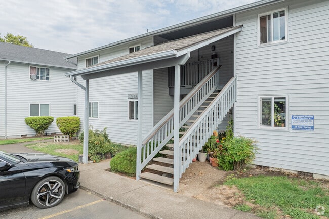 Entrance - Lancaster Park Apartments