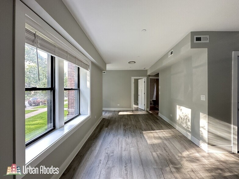 Building Photo - 1137 Oak Ave