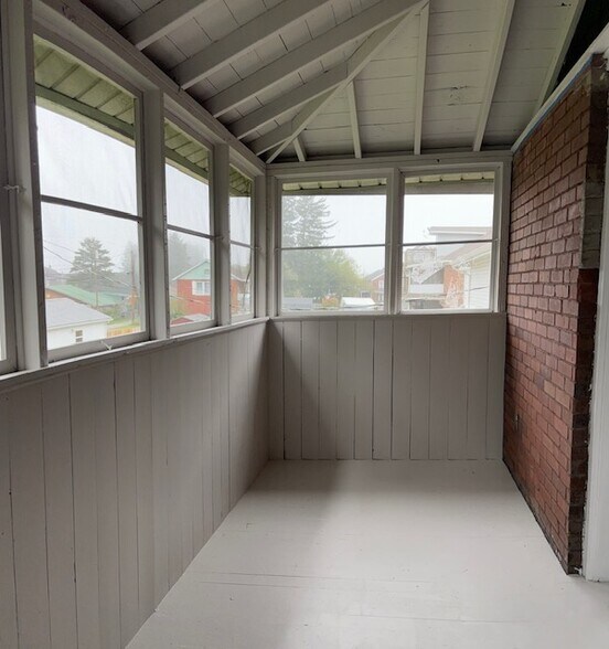 Screened in Porch 2nd FL - 721 E Main St