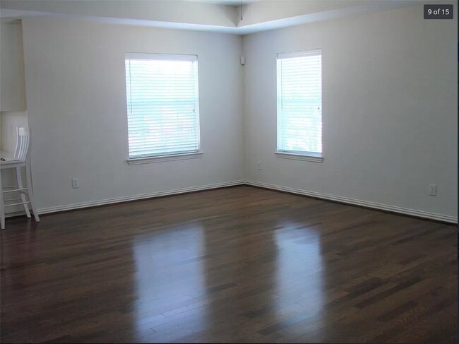 Building Photo - 1605 Berwick Dr