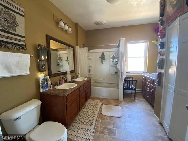 Building Photo - 206 2nd Ave