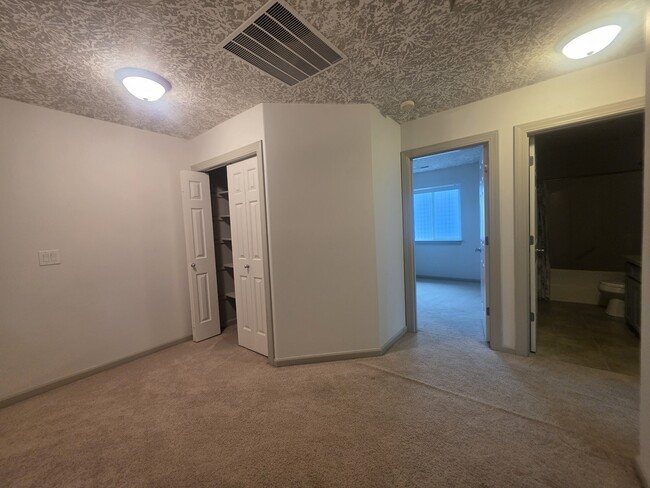 Building Photo - 4373 Hearth St NE