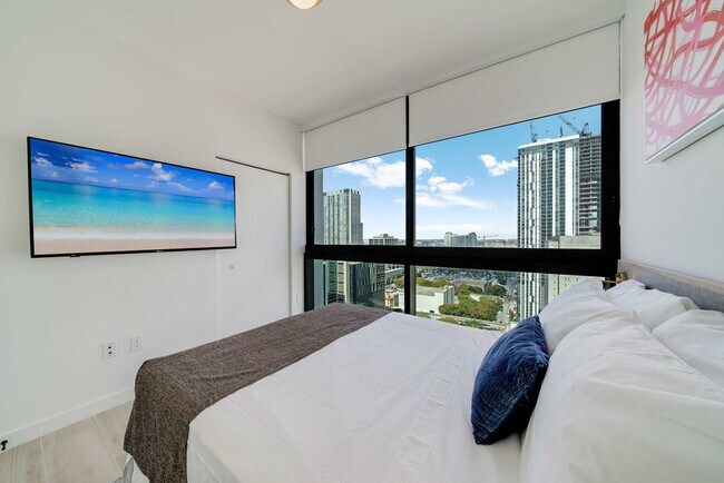 Building Photo - 225 N Miami Ave