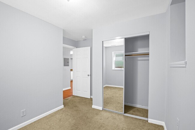 Building Photo - 5200