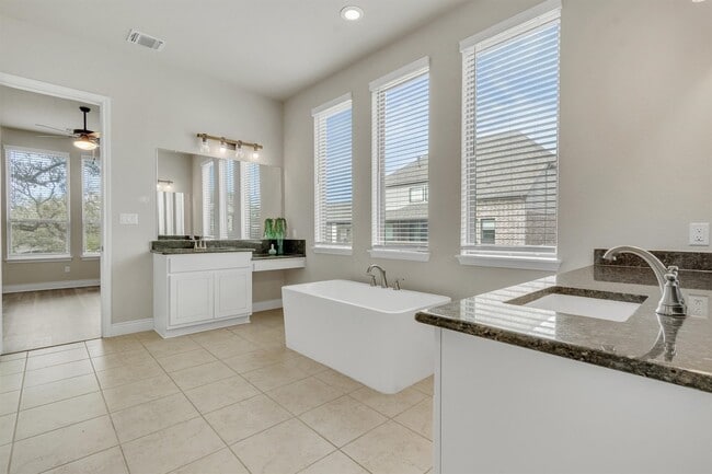 Building Photo - 421 Chinkapin Trail